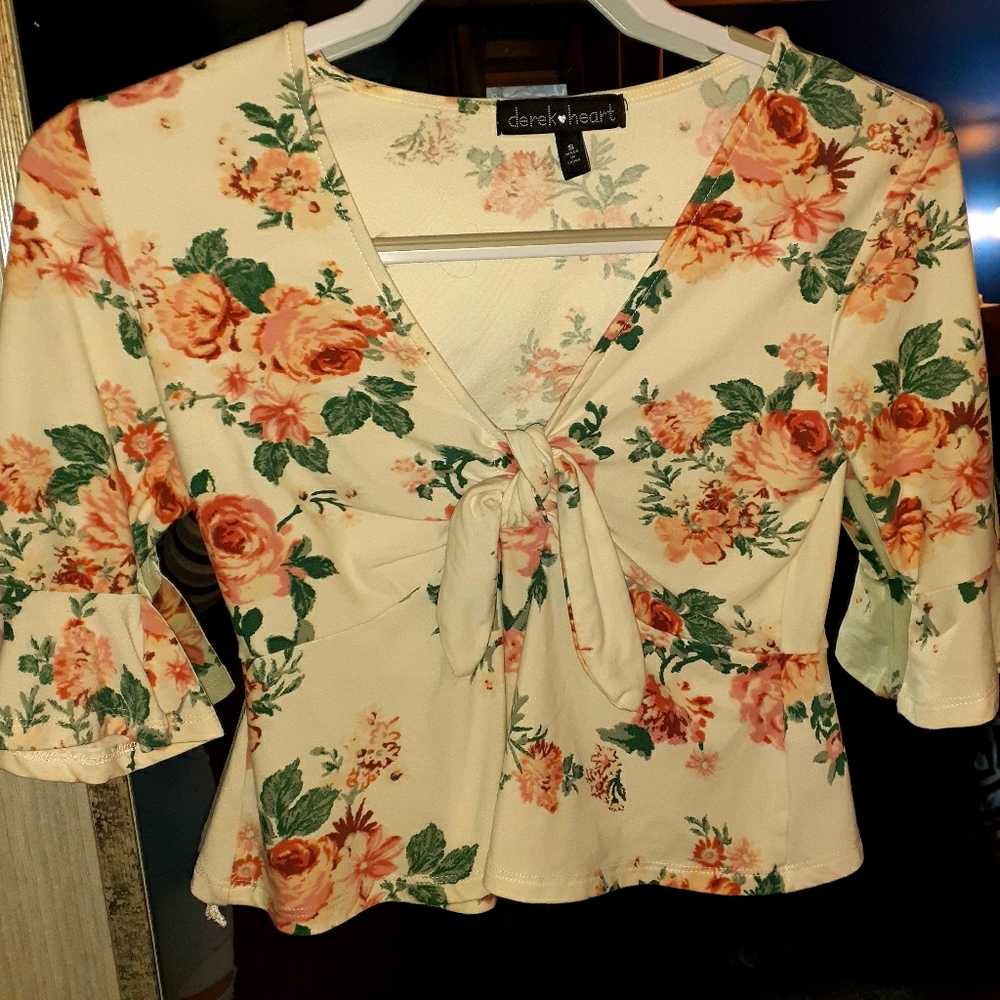 Floral Bell Sleve Crop Top